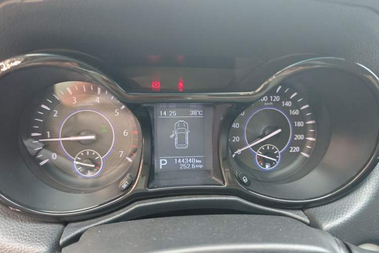 Used JMC Yusheng S350 2016 2.0T Automatic All-Wheel Drive Gasoline Luxury Version with Sunroof 5 Seats Instrument Cluster