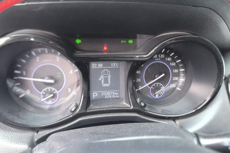 Used JMC Yusheng S350 2016 2.4T Automatic 4x4 Diesel Luxury 5-Seater Instrument Cluster