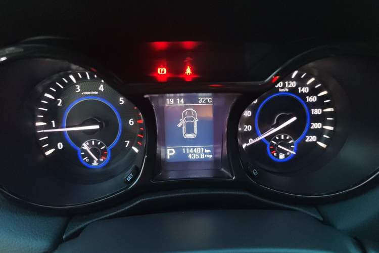 Used JMC Yusheng S350 2016 2.0T Automatic Two-Wheel Drive Gasoline Ultra-Luxury 5-Seater Instrument Cluster