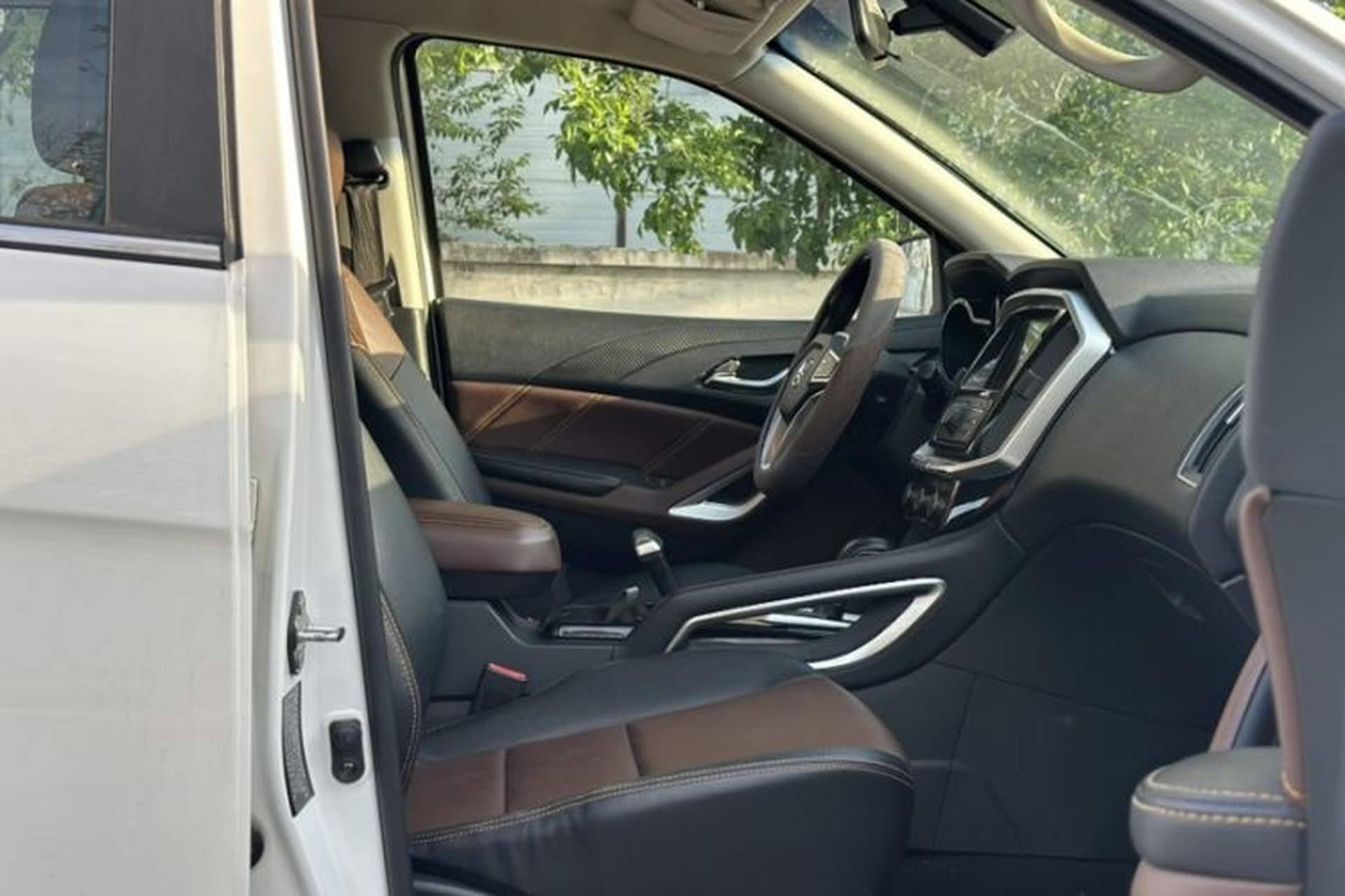 Used JMC Yusheng S350 2016 2.0T Automatic All-Wheel Drive Gasoline Luxury Edition 5 Seats Interior 10