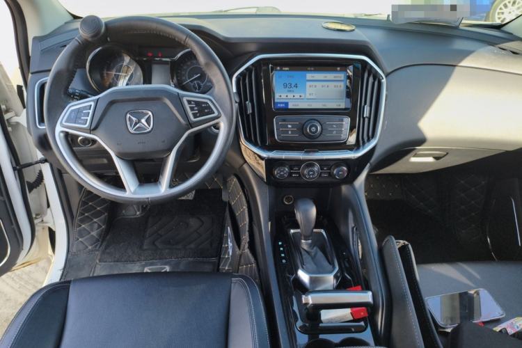 Used JMC Yusheng S350 2016 2.0T Automatic 4x4 Gasoline Luxury Version with Sunroof 7 Seats Interior 2