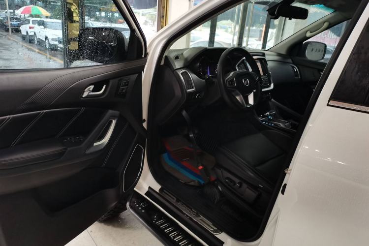 Used JMC Yusheng S350 2016 2.0T Automatic All-Wheel Drive Gasoline Luxury Version with Sunroof 5 Seats Interior 3