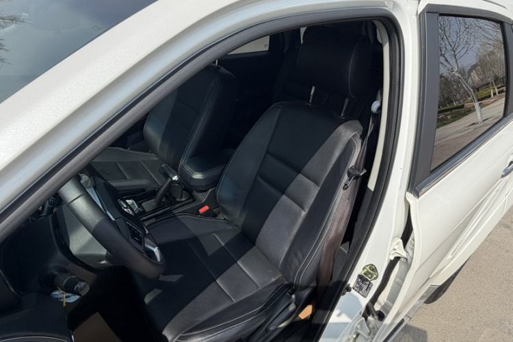 Used JMC Yusheng S350 2016 2.0T Automatic All-Wheel Drive Gasoline Luxury Edition 5 Seats Interior 3