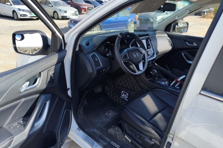Used JMC Yusheng S350 2016 2.0T Automatic 4x4 Gasoline Luxury Version with Sunroof 7 Seats Interior 3