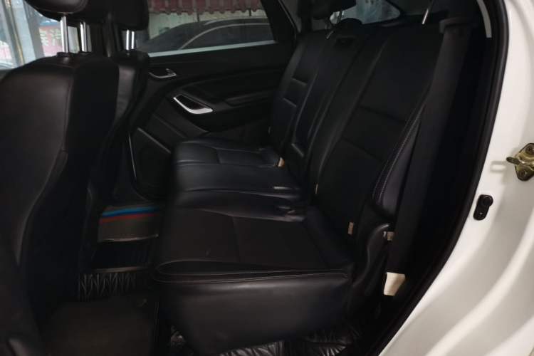 Used JMC Yusheng S350 2016 2.0T Automatic All-Wheel Drive Gasoline Luxury Version with Sunroof 5 Seats Interior 4