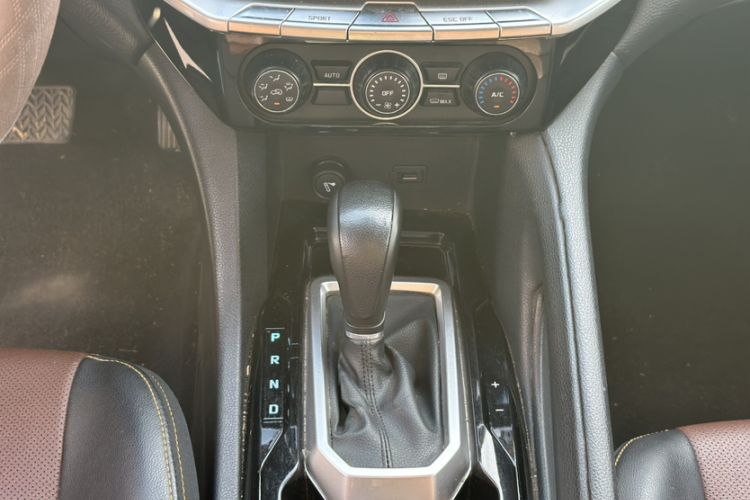 Used JMC Yusheng S350 2016 2.0T Automatic All-Wheel Drive Gasoline Luxury Edition 5 Seats Interior 5