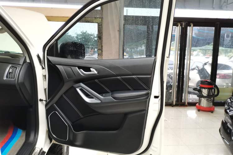 Used JMC Yusheng S350 2016 2.0T Automatic All-Wheel Drive Gasoline Luxury Version with Sunroof 5 Seats Interior 5