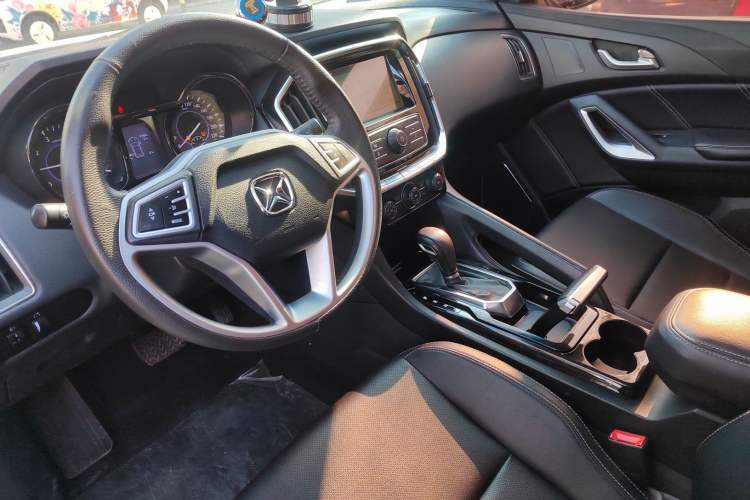 Used JMC Yusheng S350 2016 2.0T Automatic Two-Wheel Drive Gasoline Luxury Version with Sunroof 5 Seats Interior 7