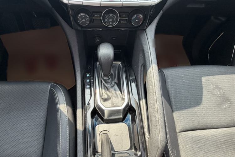 Used JMC Yusheng S350 2016 2.0T Automatic All-Wheel Drive Gasoline Luxury Edition 5 Seats Interior 9