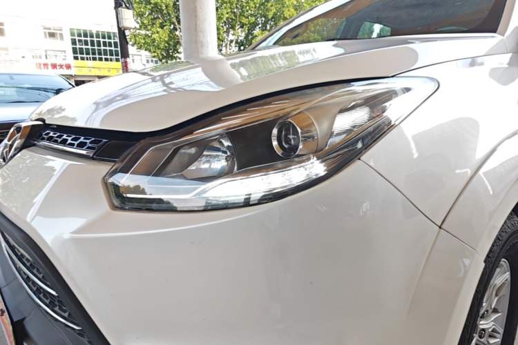 Used JMC Yusheng S350 2016 2.0T Automatic All-Wheel Drive Gasoline Ultra-Luxury 7-Seater Left Front Headlight
