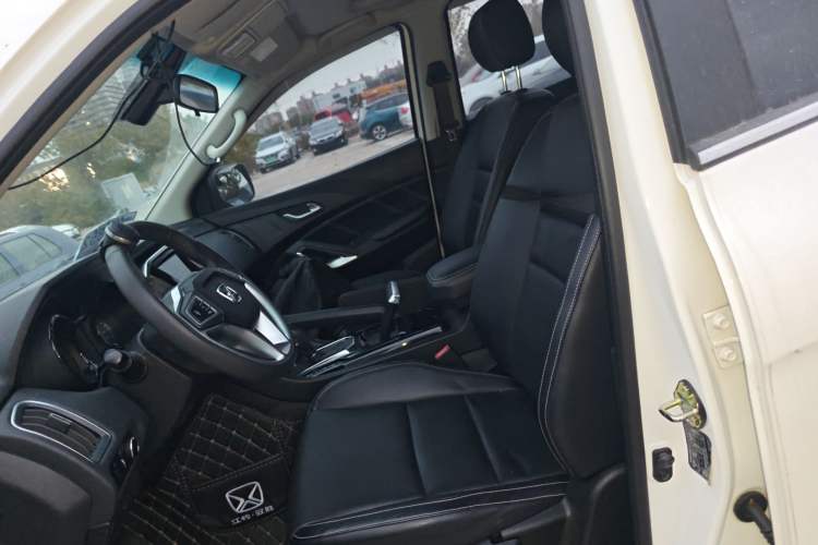 Used JMC Yusheng S350 2016 2.0T Automatic 4x4 Gasoline Luxury Version with Sunroof 7 Seats Left Front Seat
