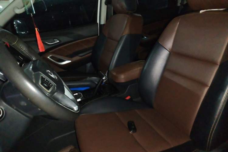 Used JMC Yusheng S350 2016 2.0T Automatic Two-Wheel Drive Gasoline Luxury Version with Sunroof 5 Seats Left Front Seat
