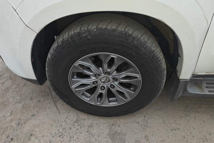 Used JMC Yusheng S350 2016 2.0T Automatic 4x4 Gasoline Luxury Version with Sunroof 7 Seats Left Front Wheel Hub