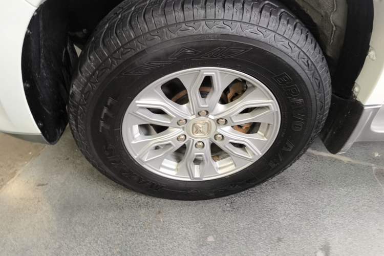 Used JMC Yusheng S350 2016 2.4T Automatic 4x4 Diesel Luxury 5-Seater Left Front Wheel Hub