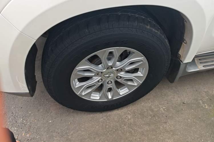 Used JMC Yusheng S350 2016 2.0T Automatic All-Wheel Drive Gasoline Luxury Version with Sunroof 5 Seats Left Front Wheel Hub