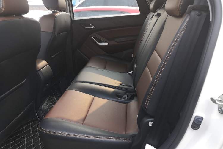 Used JMC Yusheng S350 2016 2.0T Automatic All-Wheel Drive Gasoline Ultra-Luxury 5-Seater Left Rear Seat