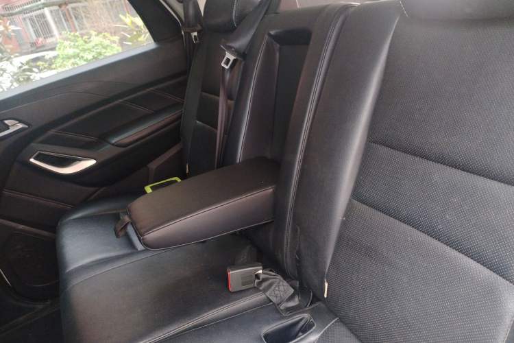 Used JMC Yusheng S350 2016 2.4T Automatic 4x4 Diesel Luxury 5-Seater Left Rear Seat