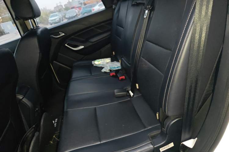 Used JMC Yusheng S350 2016 2.0T Automatic 4x4 Gasoline Luxury Version with Sunroof 7 Seats Left Rear Seat