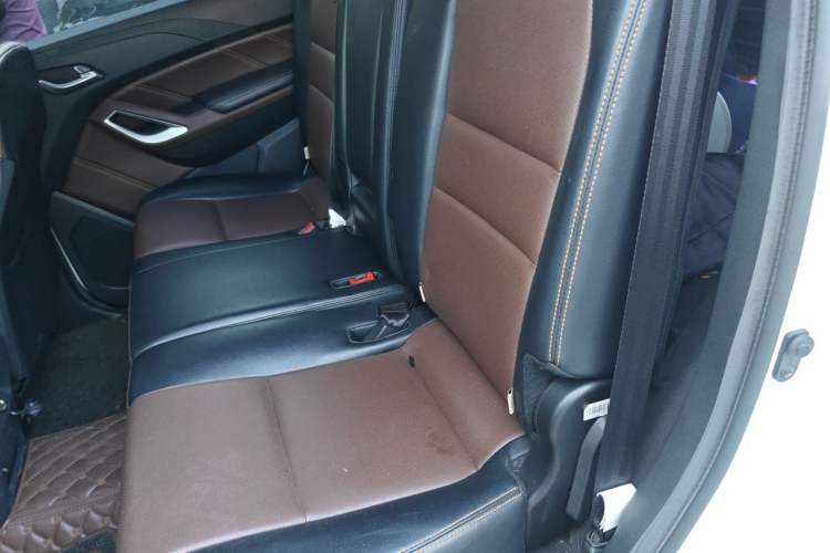 Used JMC Yusheng S350 2016 2.0T Automatic Two-Wheel Drive Gasoline Luxury Version with Sunroof 5 Seats Left Rear Seat
