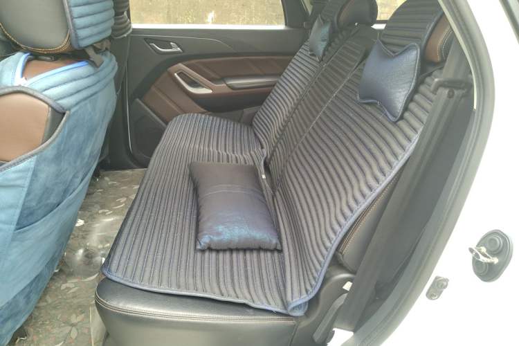 Used JMC Yusheng S350 2016 2.4T Automatic 2WD Diesel Luxury 5-Seater Left Rear Seat