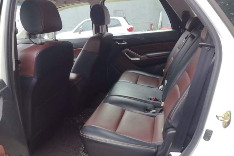 Used JMC Yusheng S350 2016 2.0T Manual Two-Wheel Drive Gasoline Luxury Edition 5 Seats Left Rear Seat