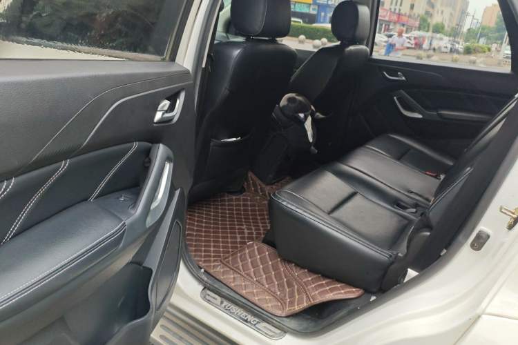 Used JMC Yusheng S350 2016 2.0T Automatic Two-Wheel Drive Gasoline Luxury Version with Sunroof 5 Seats Left Rear Seat