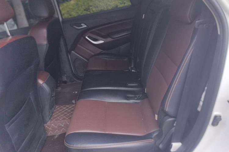 Used JMC Yusheng S350 2016 2.4T Automatic 4x4 Diesel Luxury 5-Seater Left Rear Seat