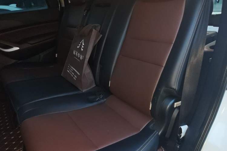 Used JMC Yusheng S350 2016 2.0T Automatic Two-Wheel Drive Gasoline Ultra-Luxury 5-Seater Left Rear Seat