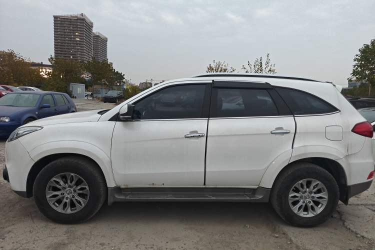 Used JMC Yusheng S350 2016 2.0T Automatic 4x4 Gasoline Luxury Version with Sunroof 7 Seats Left Side
