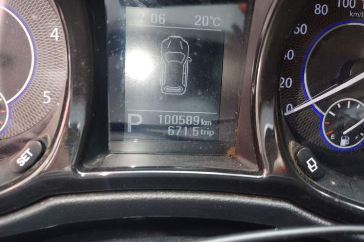 Used JMC Yusheng S350 2016 2.4T Automatic 4x4 Diesel Luxury 5-Seater Odometer Close Up