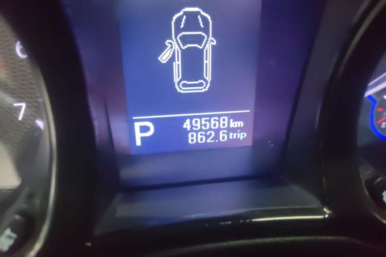 Used JMC Yusheng S350 2016 2.0T Automatic 4x4 Gasoline Luxury Version with Sunroof 7 Seats Odometer Close Up