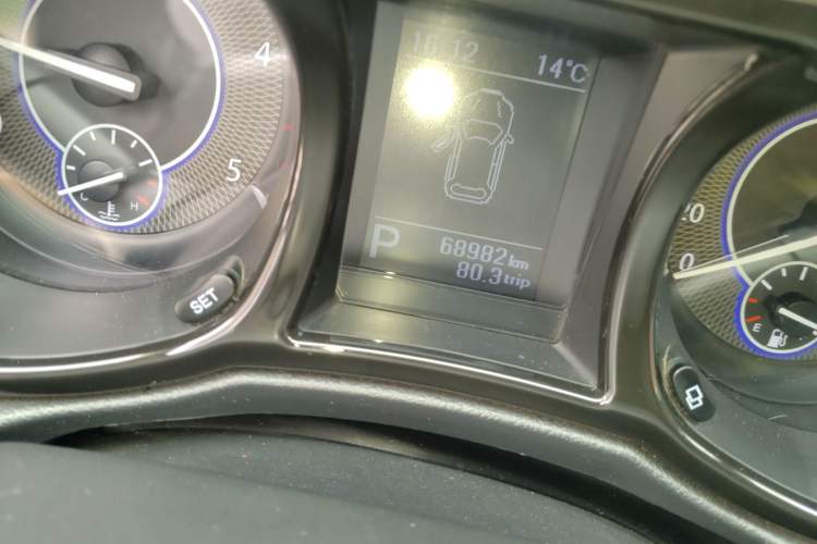 Used JMC Yusheng S350 2016 2.4T Automatic 2WD Diesel Luxury 5-Seater Odometer Close Up
