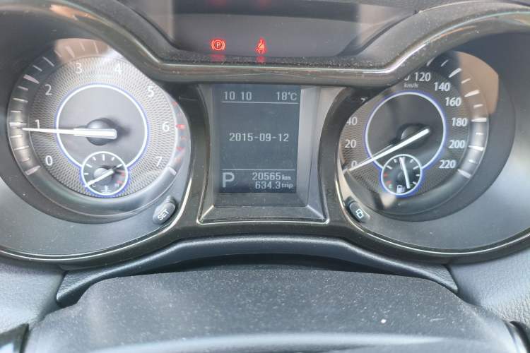 Used JMC Yusheng S350 2016 2.0T Automatic 4x4 Gasoline Luxury Version with Sunroof 7 Seats Odometer Close Up
