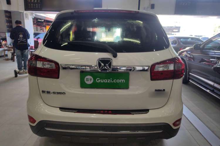 Used JMC Yusheng S350 2016 2.0T Automatic 4x4 Gasoline Luxury Version with Sunroof 7 Seats Rear