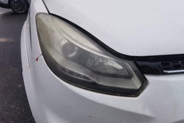 Used JMC Yusheng S350 2016 2.4T Automatic 4x4 Diesel Luxury 5-Seater Right Front Headlight