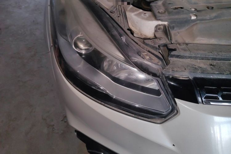 Used JMC Yusheng S350 2016 2.0T Automatic All-Wheel Drive Gasoline Ultra-Luxury 5-Seater Right Front Headlight