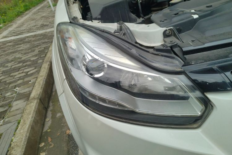 Used JMC Yusheng S350 2016 2.4T Automatic 2WD Diesel Luxury 5-Seater Right Front Headlight