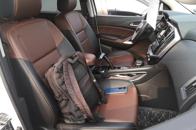 Used JMC Yusheng S350 2016 2.0T Automatic All-Wheel Drive Gasoline Ultra-Luxury 5-Seater Right Front Seat