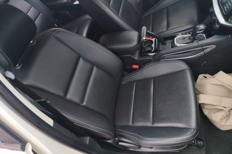 Used JMC Yusheng S350 2016 2.0T Automatic 2WD Gasoline Luxury 7-Seater Right Front Seat