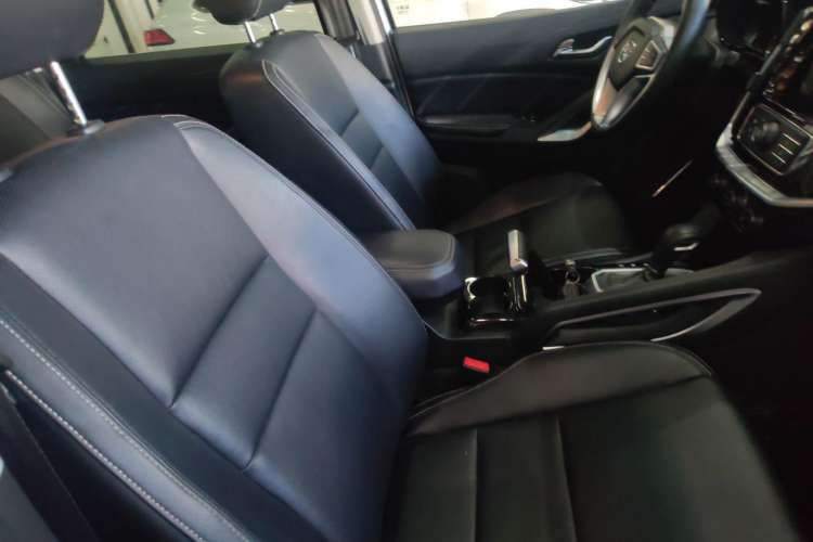 Used JMC Yusheng S350 2016 2.0T Automatic 4x4 Gasoline Luxury Version with Sunroof 7 Seats Right Front Seat