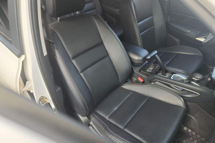 Used JMC Yusheng S350 2016 2.0T Automatic All-Wheel Drive Gasoline Luxury Version with Sunroof 5 Seats Right Front Seat