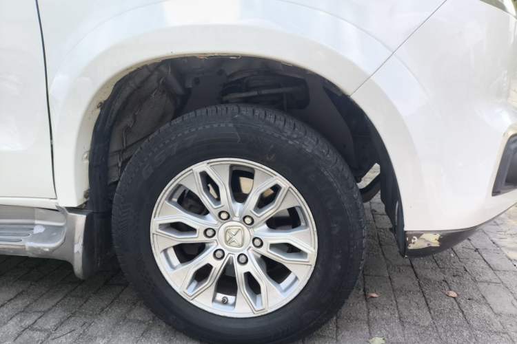 Used JMC Yusheng S350 2016 2.0T Automatic Two-Wheel Drive Gasoline Luxury Edition 5 Seats Right Front Wheel Hub