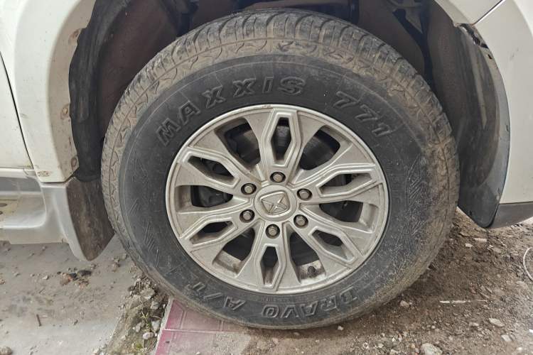 Used JMC Yusheng S350 2016 2.4T Automatic 4x4 Diesel Luxury 5-Seater Right Front Wheel Hub
