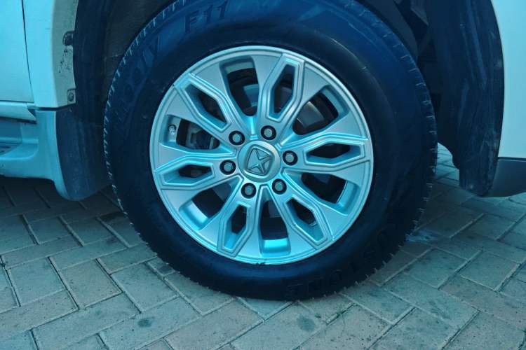 Used JMC Yusheng S350 2016 2.0T Automatic Two-Wheel Drive Gasoline Ultra-Luxury 5-Seater Right Front Wheel Hub