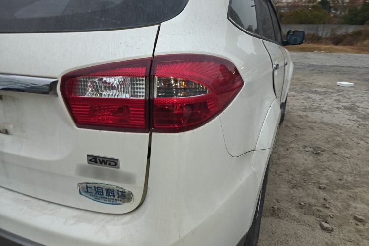 Used JMC Yusheng S350 2016 2.0T Automatic 4x4 Gasoline Luxury Version with Sunroof 7 Seats Right Rear Taillight