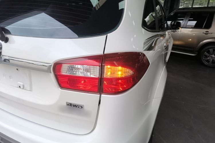 Used JMC Yusheng S350 2016 2.4T Automatic 4x4 Diesel Luxury 5-Seater Right Rear Taillight