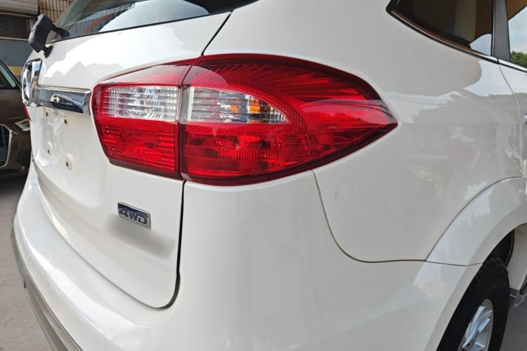 Used JMC Yusheng S350 2016 2.0T Automatic All-Wheel Drive Gasoline Ultra-Luxury 7-Seater Right Rear Taillight