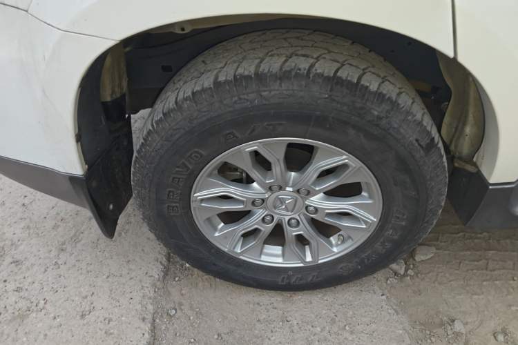 Used JMC Yusheng S350 2016 2.0T Automatic 4x4 Gasoline Luxury Version with Sunroof 7 Seats Right Rear Wheel Hub