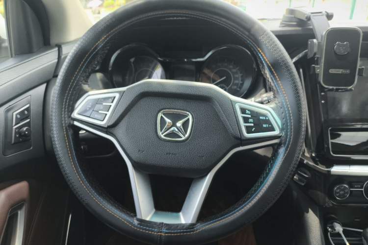 Used JMC Yusheng S350 2016 2.0T Automatic Two-Wheel Drive Gasoline Luxury Edition 5 Seats Steering Wheel