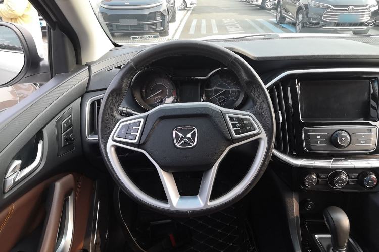 Used JMC Yusheng S350 2016 2.0T Automatic All-Wheel Drive Gasoline Ultra-Luxury 5-Seater Steering Wheel